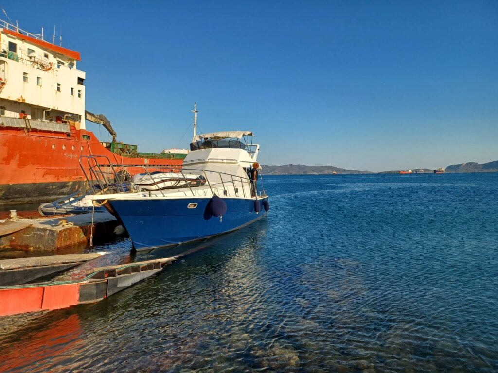 Ανέλκυση σκάφους καθέλκυση σκαφους Ελευσίνα γλύστρα